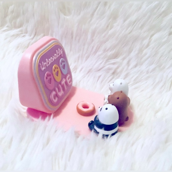 We bare bears Watch the Rainbow desk phone holder - Picture 2 of 3